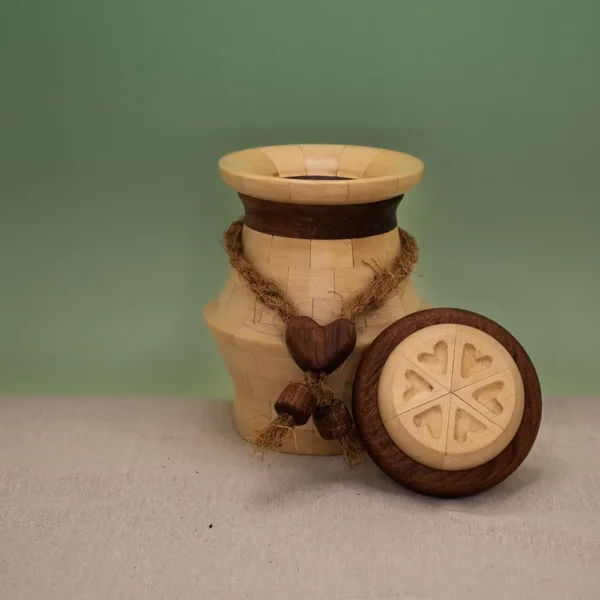 (ca. 370 ml) Handgemaakte Houten Urn - Hart van Hout (hoogte 24 cm)