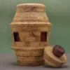 (ca. 2000 ml) Urn, handgemaakt van spalted beuken en padouk – “Vensters van Verbondenheid”