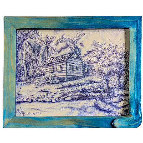 overzichtfoto van een met balpen getekend houten huisje in een tropisch tafereel, de tekening is ingelijst in een handgemaakte houten lijst met aquarel verf blauw geschilderd en afgewerkt met PU-lak.