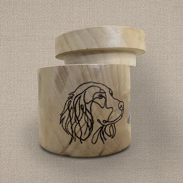 (ca. 50 ml) Kleine houten mini urn hond – "Trouwe Metgezel"